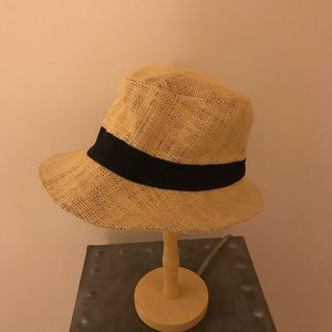 Woven hat with black band